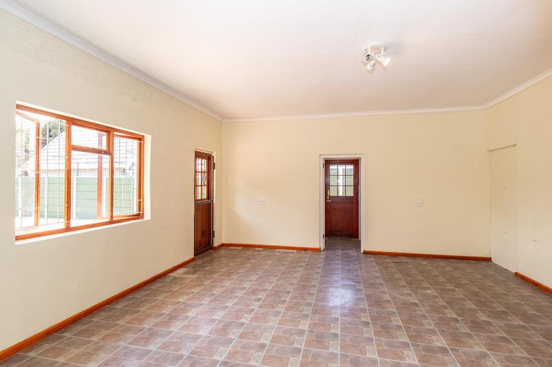 5 Bedroom Property for Sale in Bergvliet Western Cape